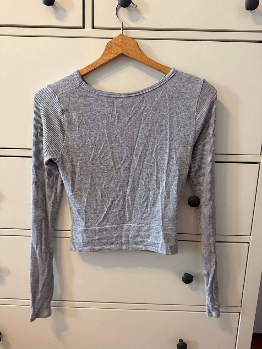 Alo Yoga Cover Long Sleeve - Light Gray - Picture 5 of 6